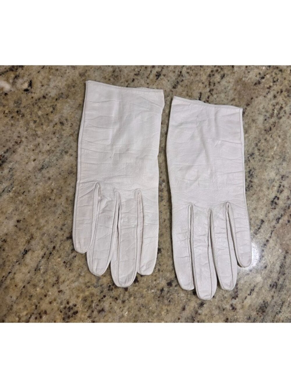 Vintage Womens Size S 6.5 Off-White Leather Silk Lined Formal Gloves Italy Saks
